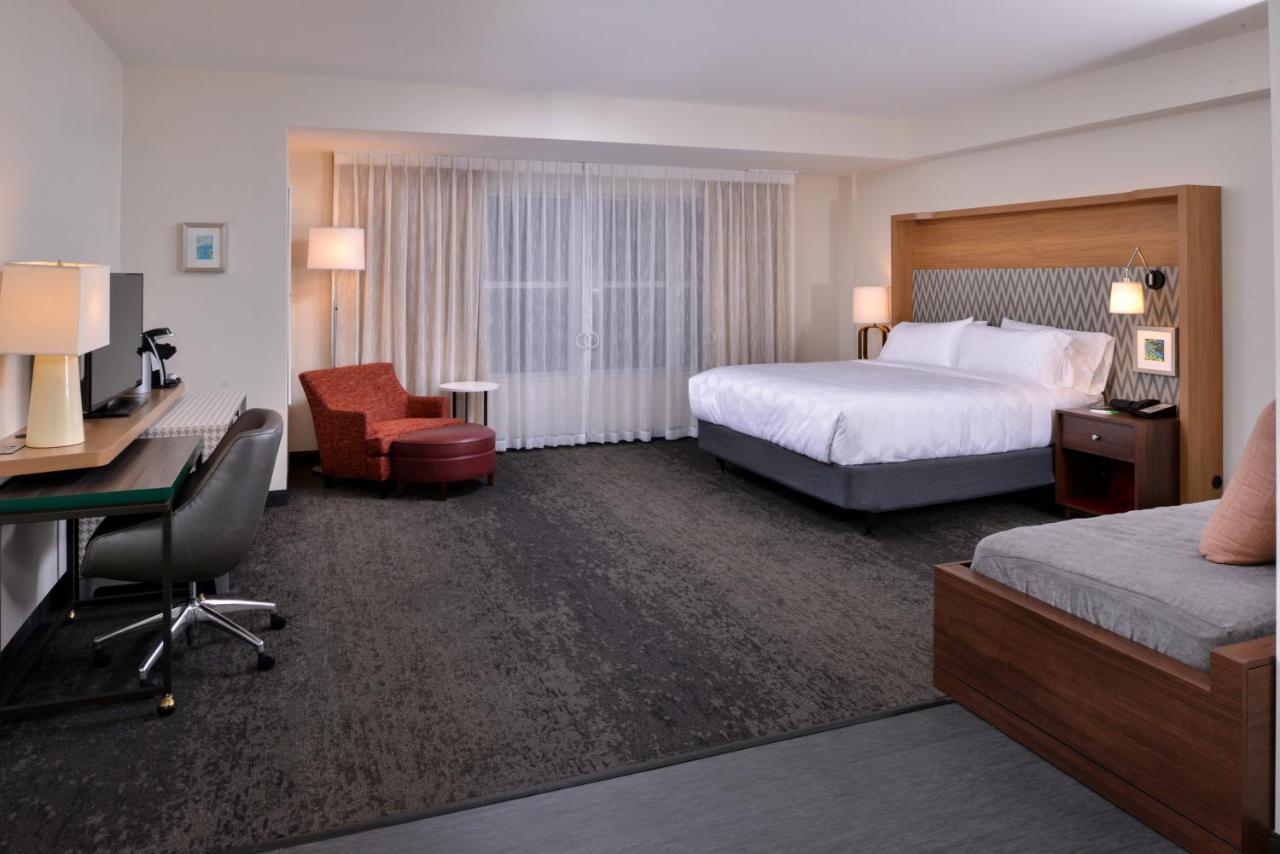 Holiday Inn & Suites - Farmington Hills - Detroit Nw By Ihg Exteriör bild